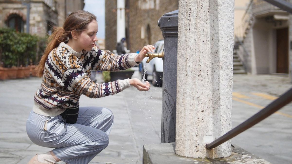 Zahoďte lahve, pijte z fontán, nabádají v Benátkách turisty